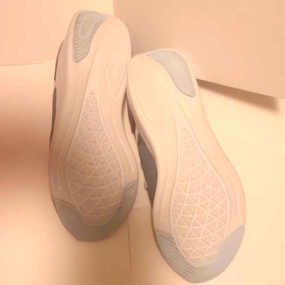 New Balance Women's Beaya Slip on Shoe - Picture 5 of 9